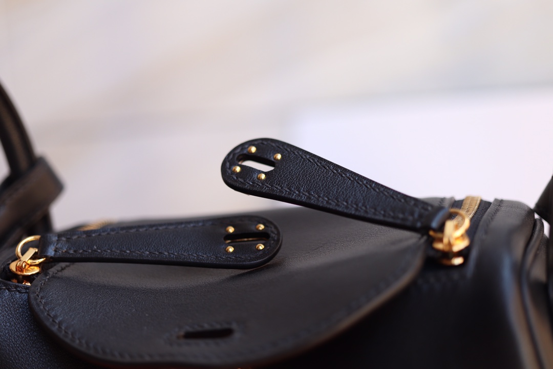 에르메스 미니 린디백19 블랙 금장 스위프트